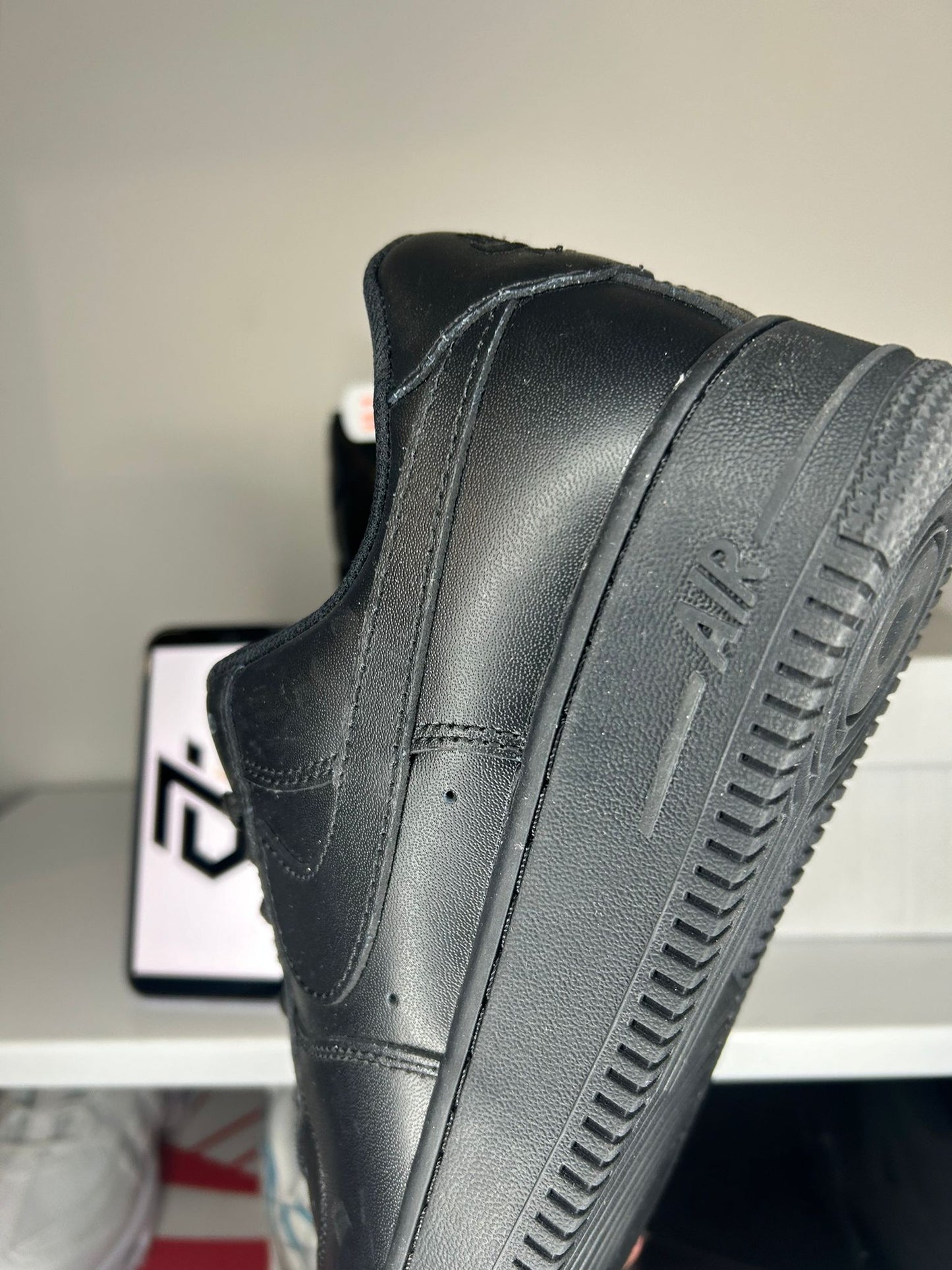 NIKE AIR FORCE 1 NEGRAS