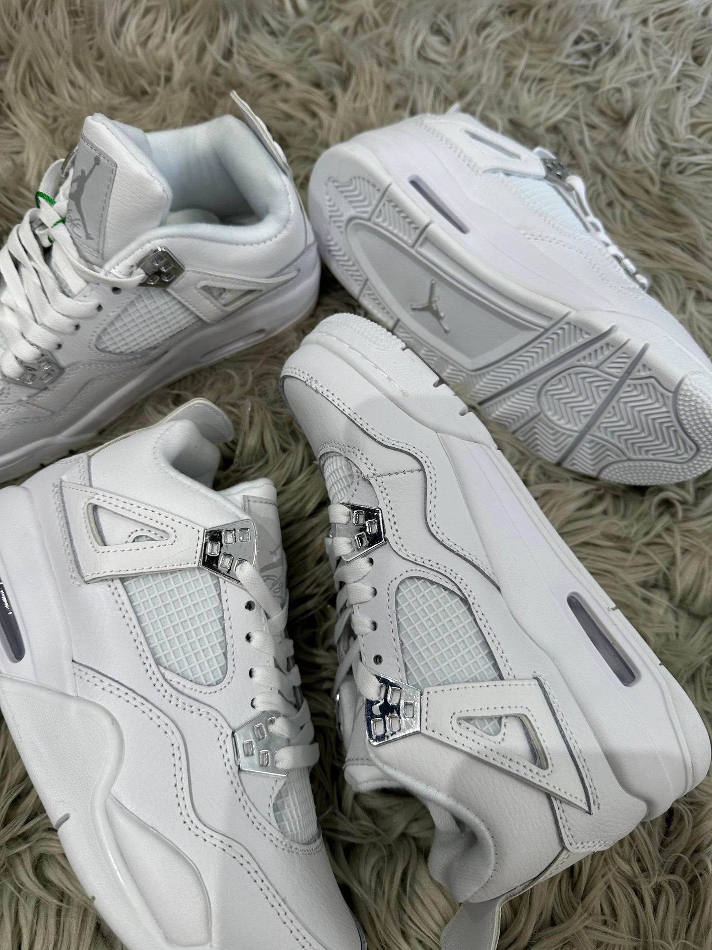Jordan 4 Methallic White