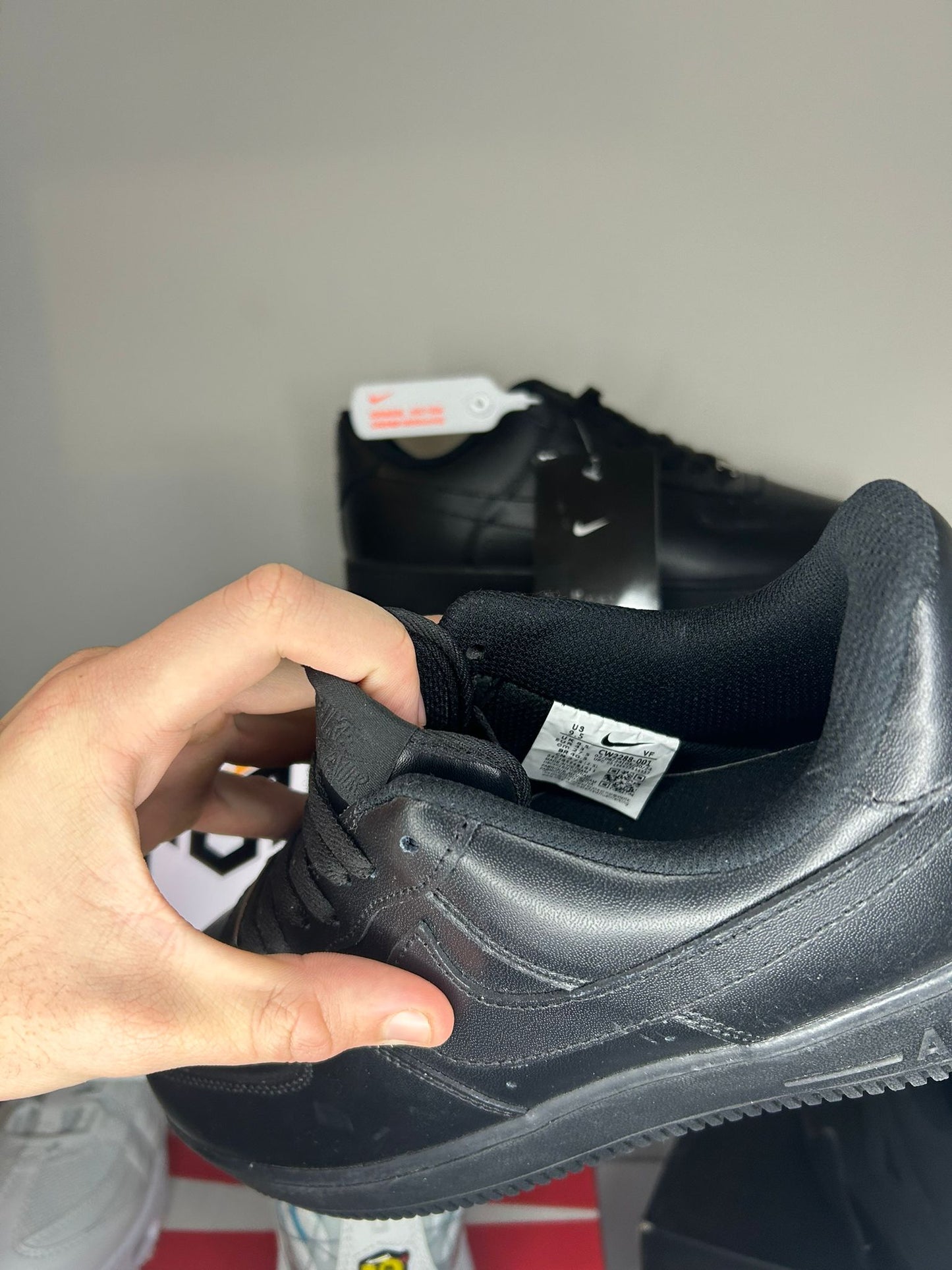 NIKE AIR FORCE 1 NEGRAS